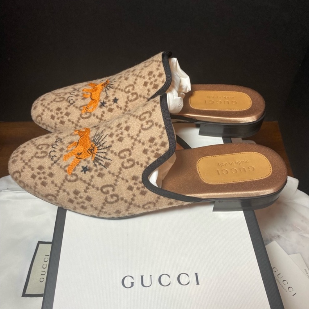 Gucci mules mule slides wool 🦁